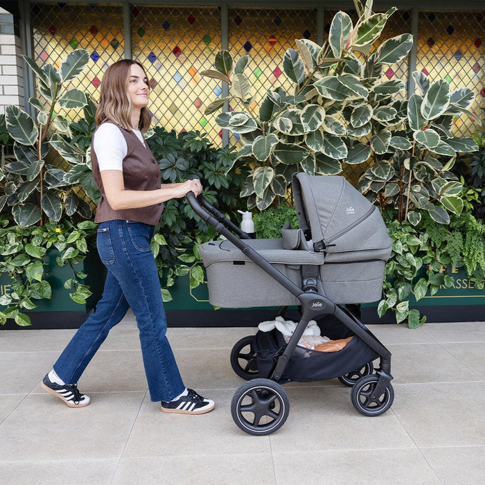 Joie Signature Finiti Flex Travel System with iLevel Car Seat, Encore Base & Ramble Carrycot - Evergreen