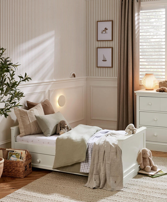 Mamas & Papas Oxford Cot Bed in Off White