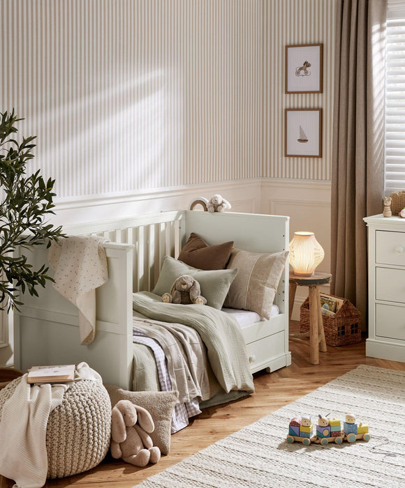 Mamas & Papas Oxford Cot Bed in Off White