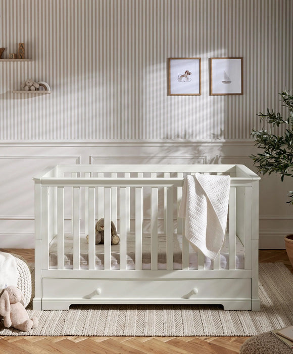 Mamas & Papas Oxford Cot Bed in Off White
