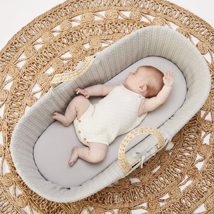 The Little Green Sheep Natural Knitted Moses Basket & Mattress - Dove - Delivery 1-2 weeks